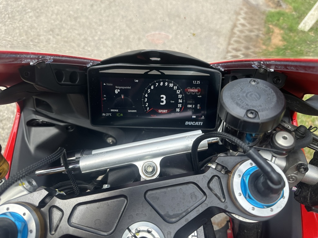 Auch im Im Sportmodus bleibt die Maschine gut beherschbar.