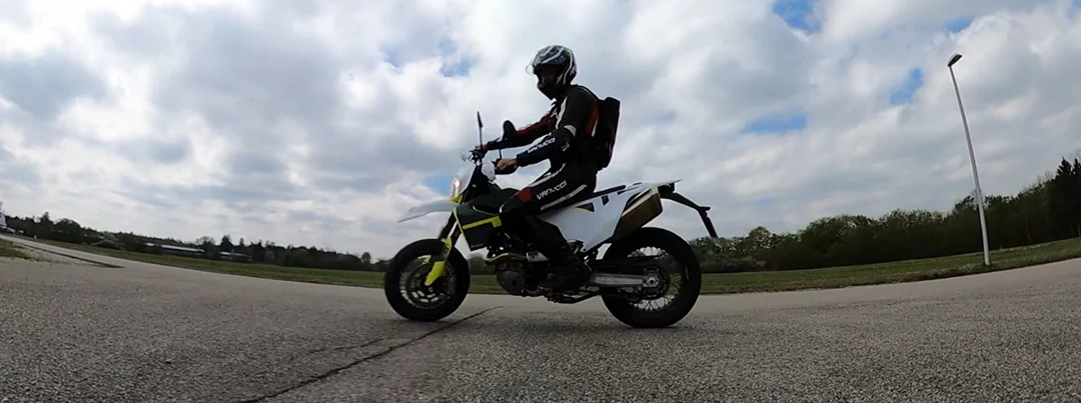 Probefahrt Husqvarna 701 Supermoto: Funbike-Test