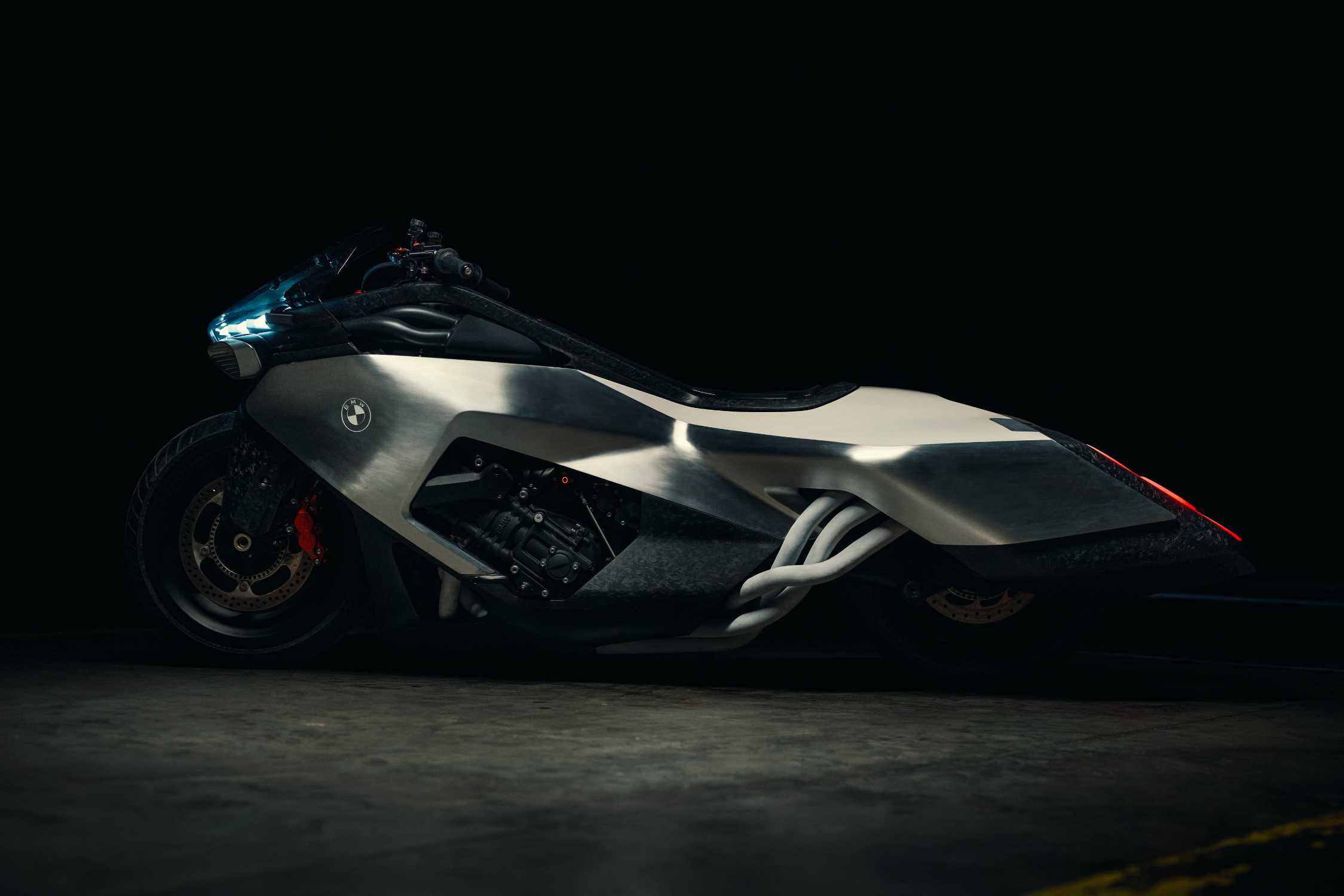 BMW Motorrad Vision K18: Sechszylinder-Skulptur am Comer See